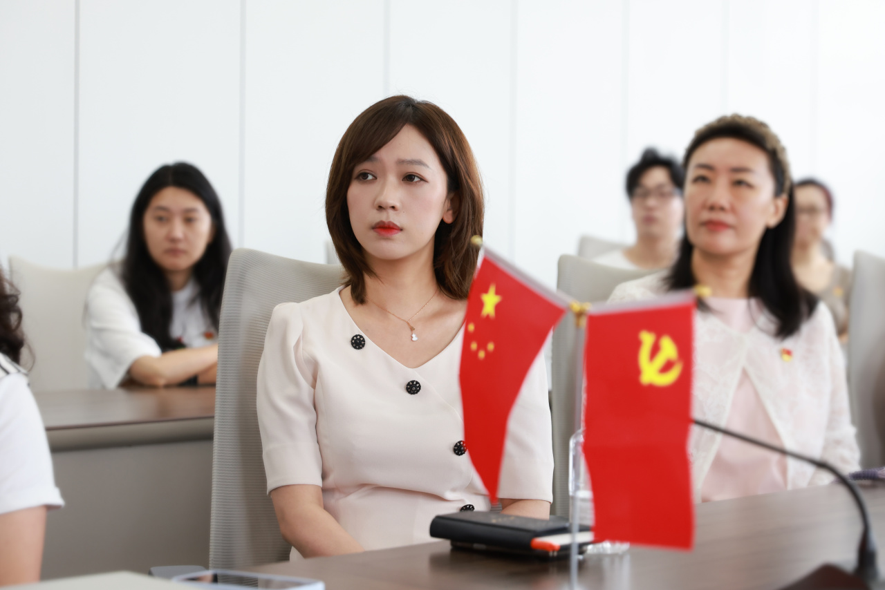 无忧传媒党委组织观看庆祝中国共产党成立105周年大会